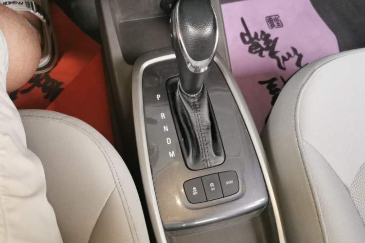 Used Chevrolet Lova RV 2016 1.5L Automatic Comfort Edition Gear Lever