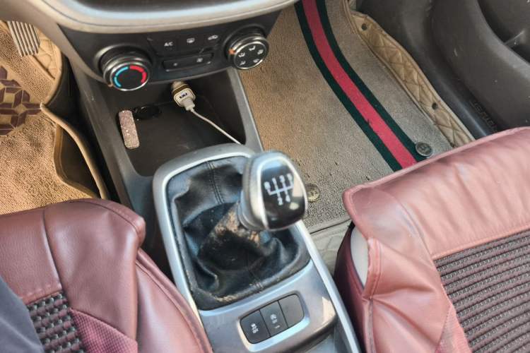 Used Chevrolet Lova RV 2016 1.5L Manual Comfort Edition Gear Lever