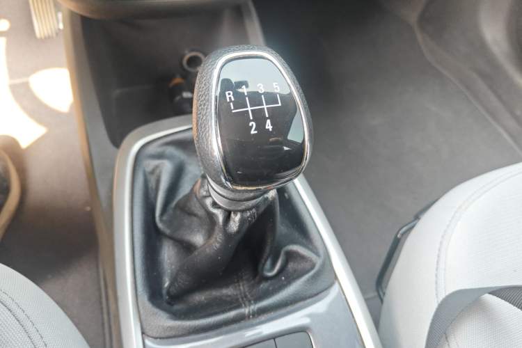 Used Chevrolet Lova RV 2016 1.5L Manual Comfort Edition Gear Lever