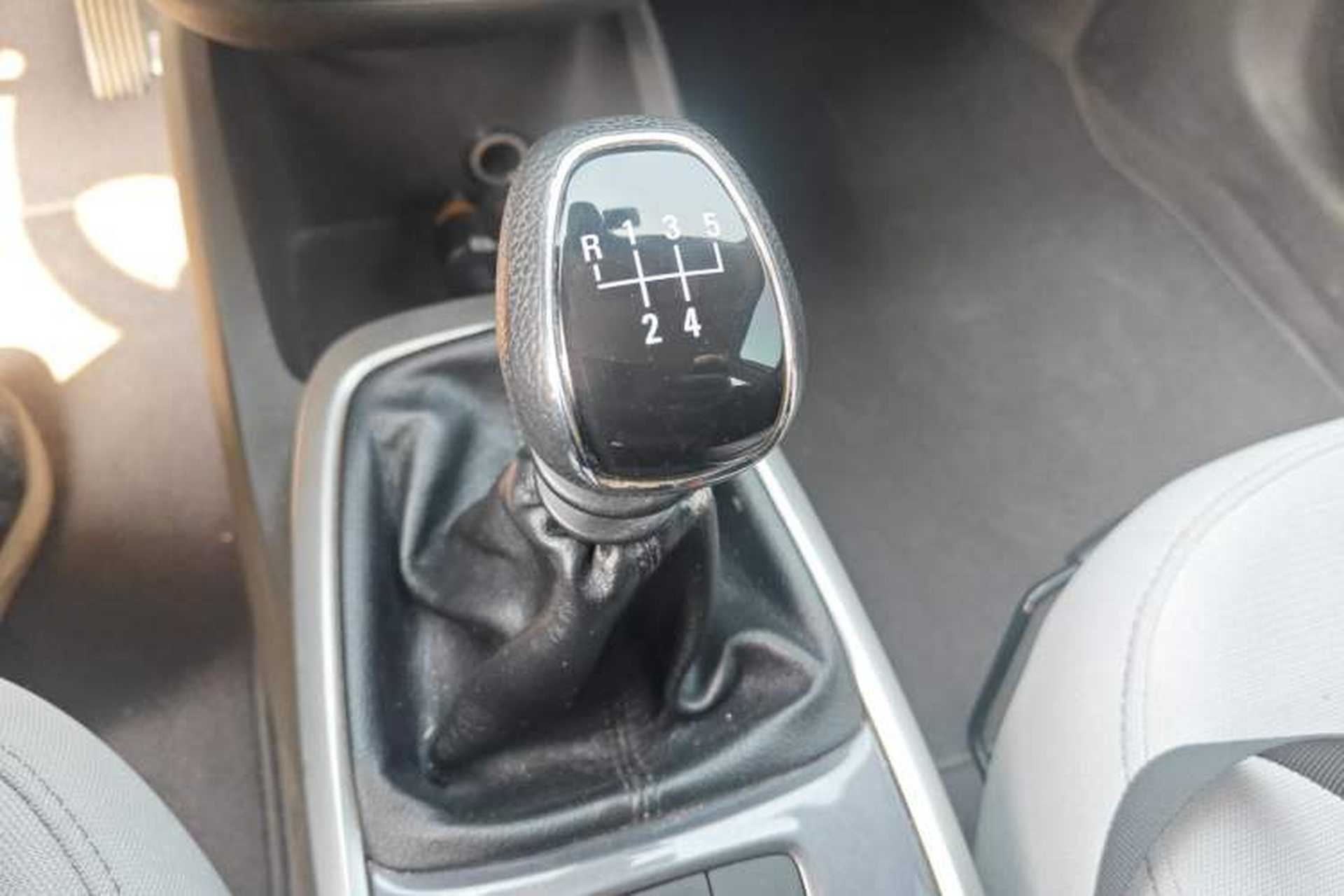Used Chevrolet Lova RV 2016 1.5L Manual Comfort Edition Gear Lever