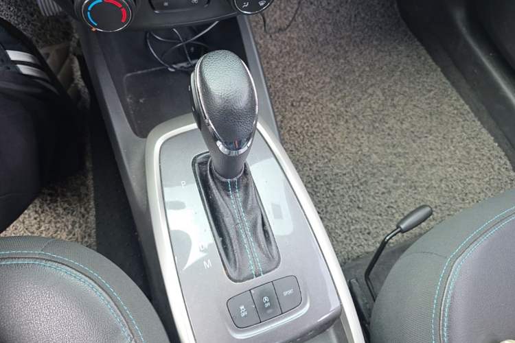 Used Chevrolet Lova RV 2016 1.5L Automatic Smart Drive Edition Gear Lever