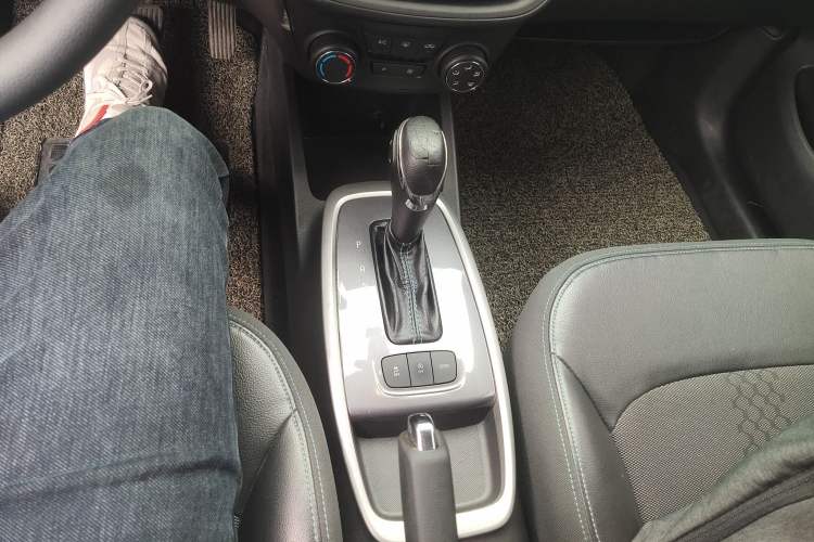 Used Chevrolet Lova RV 2016 1.5L Automatic Smart Drive Edition Gear Lever