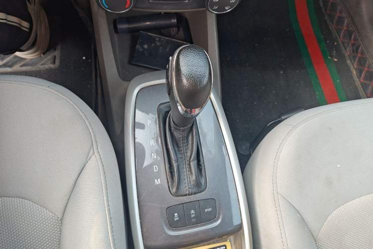 Used Chevrolet Lova RV 2016 1.5L Automatic Comfort Edition Gear Lever