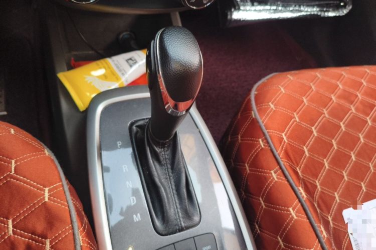 Used Chevrolet Lova RV 2016 1.5L Automatic Comfort Edition Gear Lever