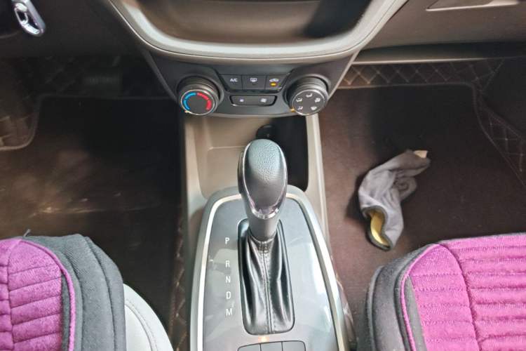Used Chevrolet Lova RV 2016 1.5L Automatic Comfort Edition Gear Lever
