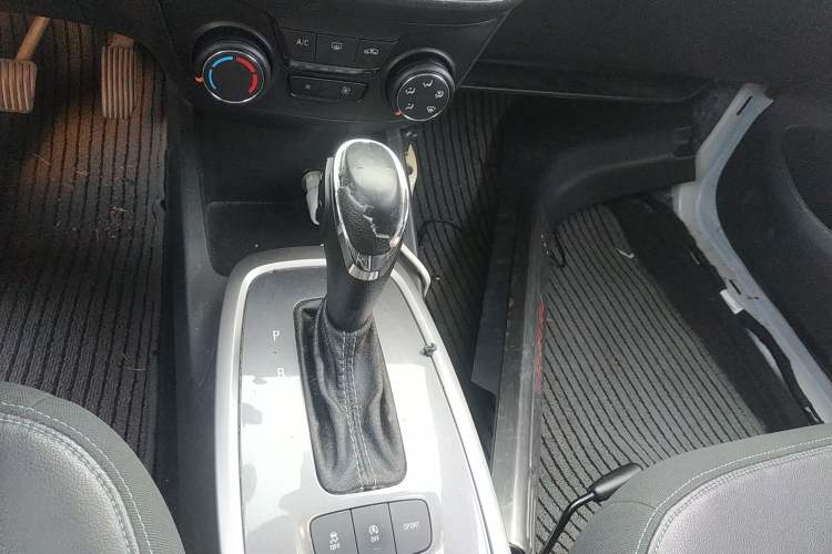 Used Chevrolet Lova RV 2016 1.5L Automatic Smart Drive Edition Gear Lever
