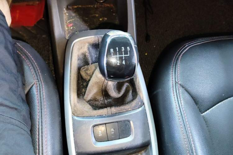Used Chevrolet Lova RV 2016 1.5L Manual Comfort Edition Gear Lever