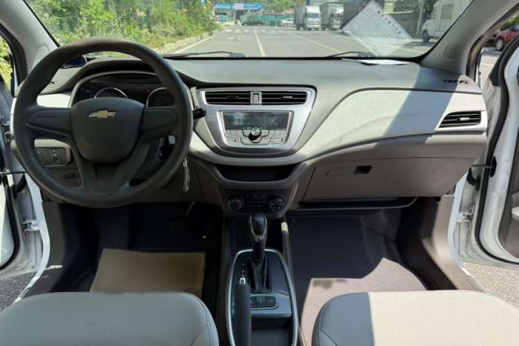 Used Chevrolet Lova RV 2016 1.5L Automatic Comfort Edition Interior 1