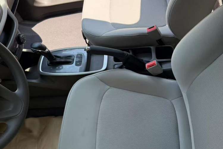 Used Chevrolet Lova RV 2016 1.5L Automatic Comfort Edition Interior 4