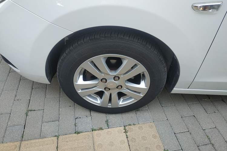 Used Chevrolet Lova RV 2016 1.5L Automatic Smart Drive Edition Left Front Wheel Hub