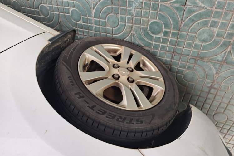 Used Chevrolet Lova RV 2016 1.5L Automatic Smart Drive Edition Left Front Wheel Hub