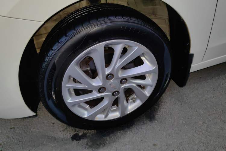 Used Chevrolet Lova RV 2016 1.5L Automatic FunDrive Edition Left Front Wheel Hub