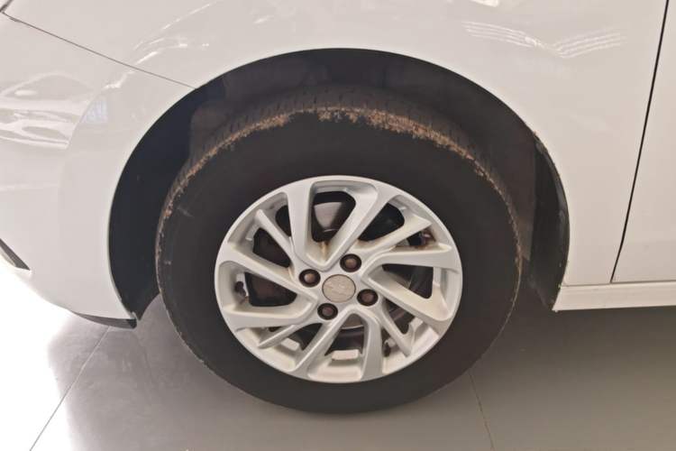 Used Chevrolet Lova RV 2016 1.5L Automatic Comfort Edition Left Front Wheel Hub