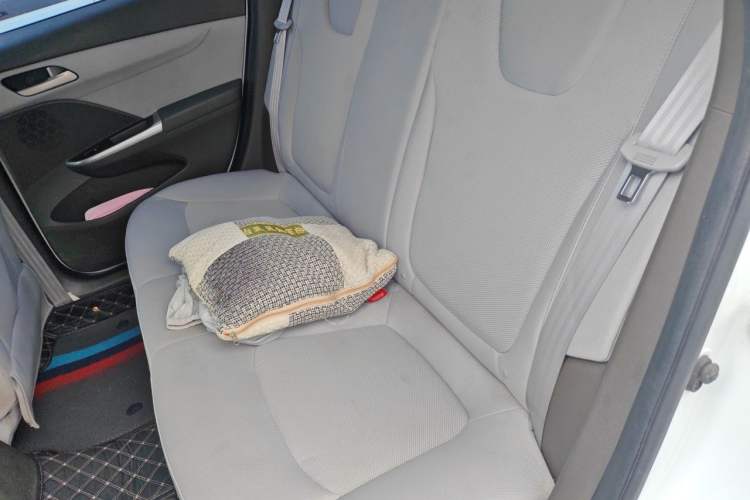 Used Chevrolet Lova RV 2016 1.5L Automatic Comfort Edition Left Rear Seat