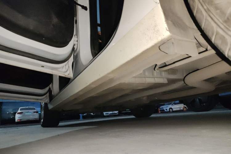 Used Chevrolet Lova RV 2016 1.5L Automatic Smart Drive Edition Left Side Sill