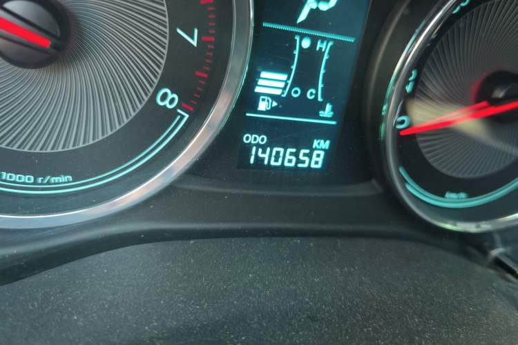 Used Chevrolet Lova RV 2016 1.5L Automatic Comfort Edition Odometer Close Up