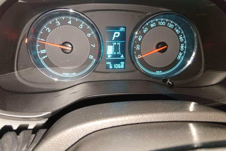 Used Chevrolet Lova RV 2016 1.5L Automatic Comfort Edition Odometer Close Up
