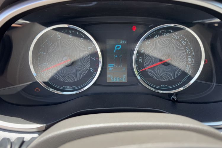 Used Chevrolet Lova RV 2016 1.5L Automatic Comfort Edition Odometer Close Up