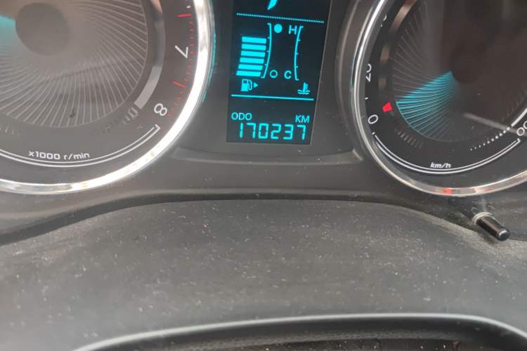 Used Chevrolet Lova RV 2016 1.5L Automatic Smart Drive Edition Odometer Close Up