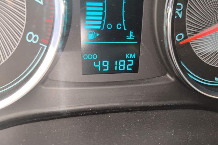 Used Chevrolet Lova RV 2016 1.5L Automatic Comfort Edition Odometer Close Up