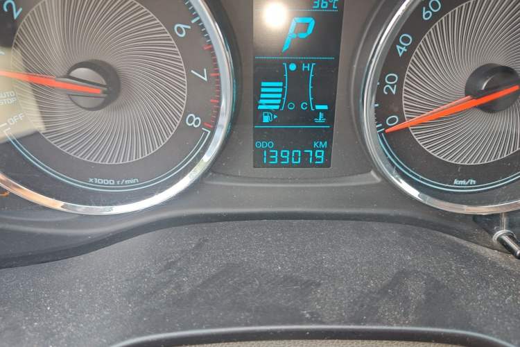 Used Chevrolet Lova RV 2016 1.5L Automatic Comfort Edition Odometer Close Up