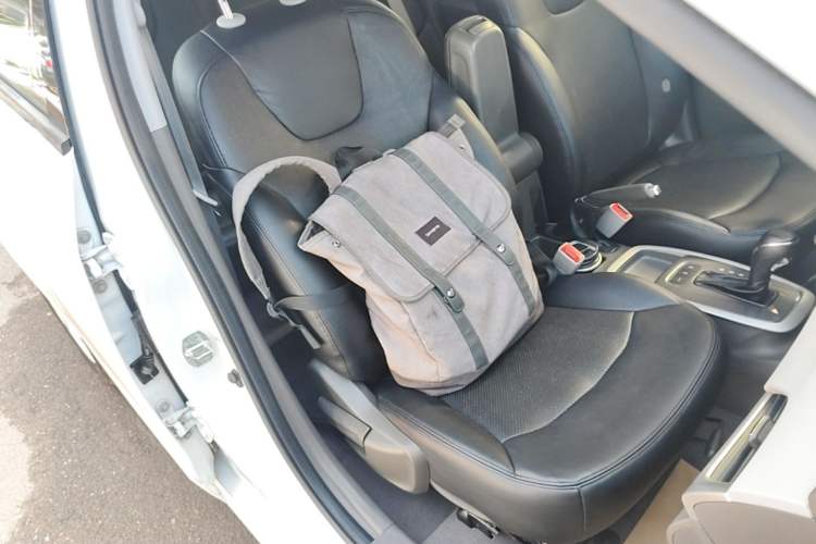 Used Chevrolet Lova RV 2016 1.5L Automatic Comfort Edition Right Front Seat