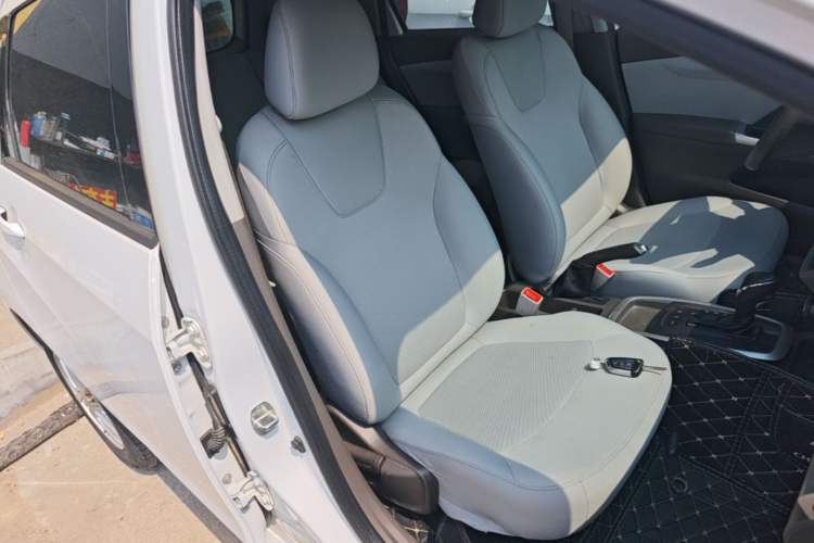Used Chevrolet Lova RV 2016 1.5L Automatic Comfort Edition Right Front Seat
