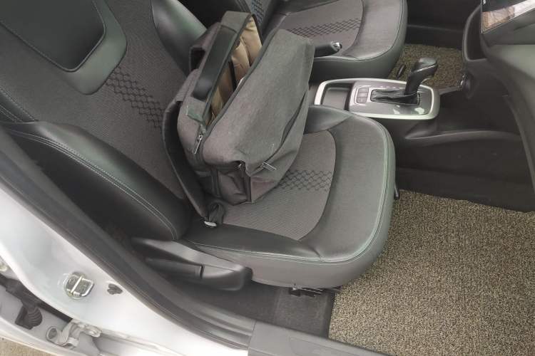 Used Chevrolet Lova RV 2016 1.5L Automatic Smart Drive Edition Right Front Seat