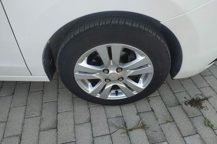 Used Chevrolet Lova RV 2016 1.5L Automatic Smart Drive Edition Right Front Wheel Hub