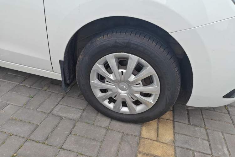 Used Chevrolet Lova RV 2016 1.5L Automatic Comfort Edition Right Front Wheel Hub
