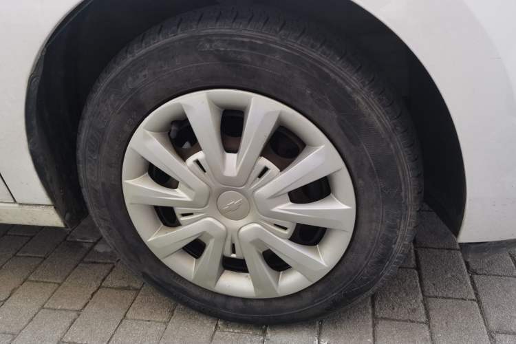 Used Chevrolet Lova RV 2016 1.5L Automatic Comfort Edition Right Front Wheel Hub