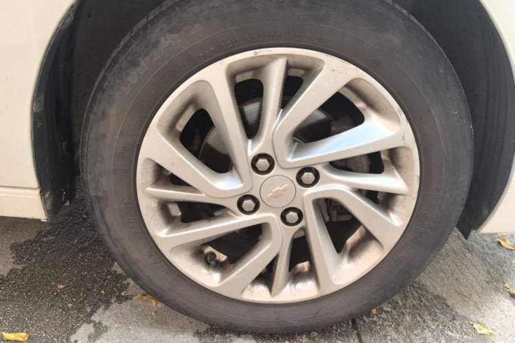 Used Chevrolet Lova RV 2016 1.5L Automatic FunDrive Edition Right Front Wheel Hub
