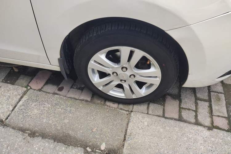 Used Chevrolet Lova RV 2016 1.5L Automatic Smart Drive Edition Right Front Wheel Hub