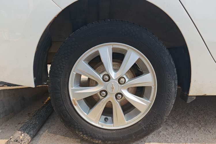Used Chevrolet Lova RV 2016 1.5L Automatic Comfort Edition Right Rear Wheel Hub