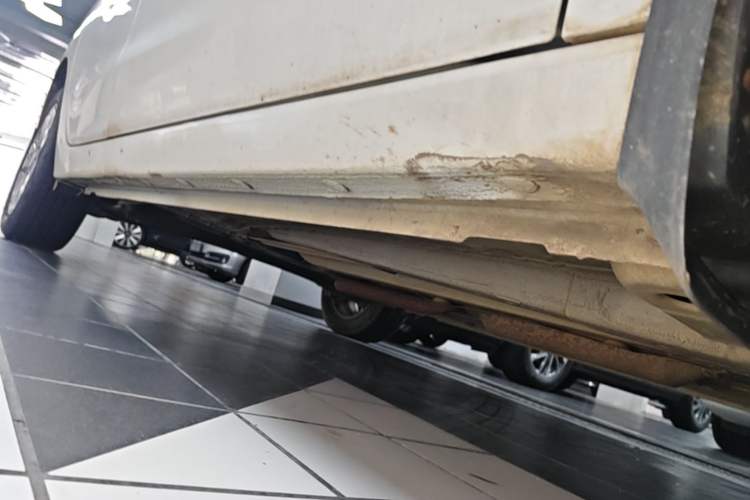 Used Chevrolet Lova RV 2016 1.5L Automatic Smart Drive Edition Right Side Sill
