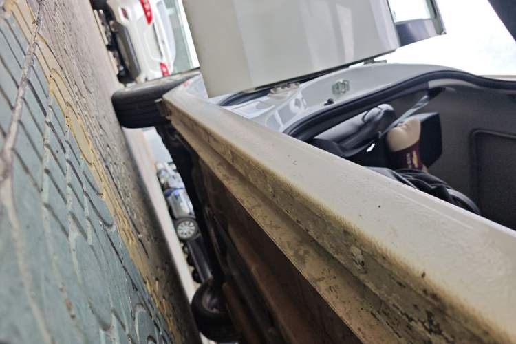 Used Chevrolet Lova RV 2016 1.5L Automatic Smart Drive Edition Right Side Sill