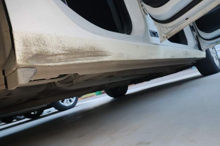 Used Chevrolet Lova RV 2016 1.5L Automatic Smart Drive Edition Right Side Sill
