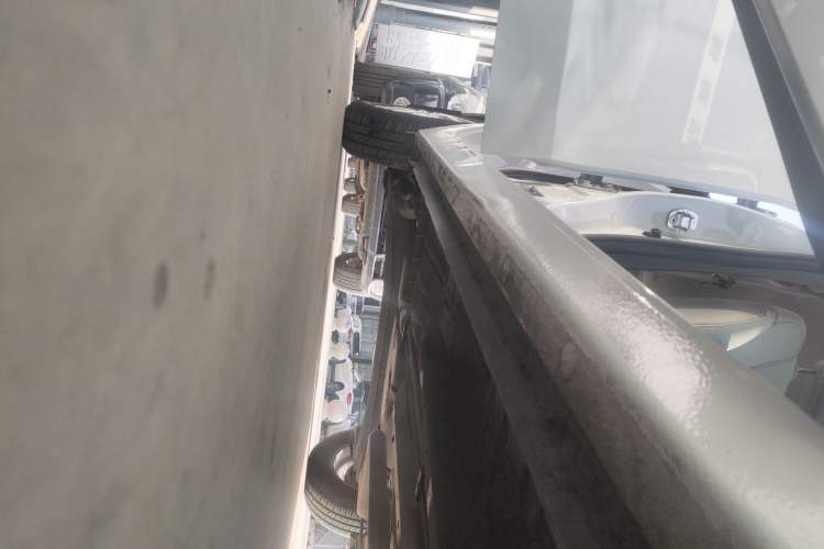 Used Chevrolet Lova RV 2016 1.5L Automatic Comfort Edition Right Side Sill