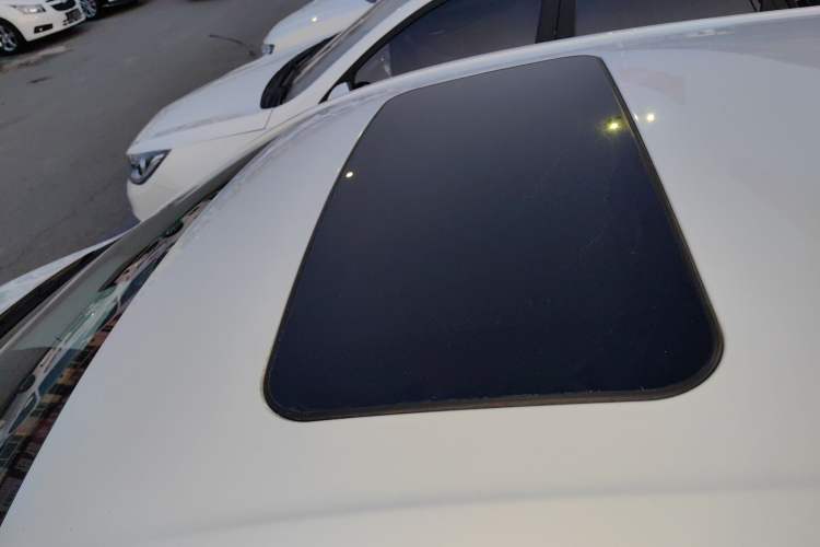Used Chevrolet Lova RV 2016 1.5L Automatic FunDrive Edition Roof