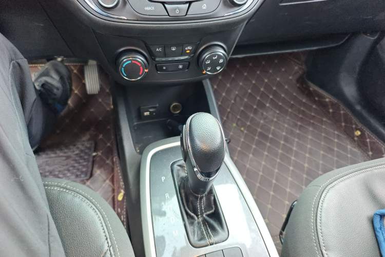 Used Chevrolet Lova RV 2016 1.5L Automatic FunDrive Edition Gear Lever