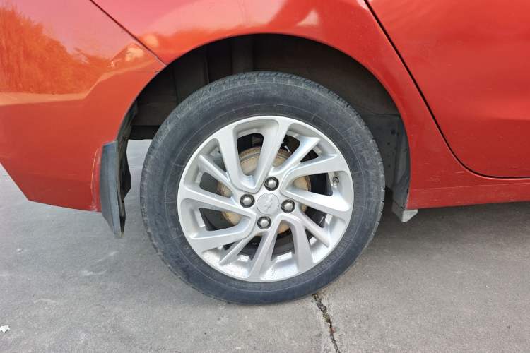 Used Chevrolet Lova RV 2016 1.5L Automatic FunDrive Edition Right Rear Wheel Hub