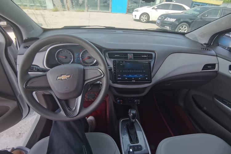 Used Chevrolet Lova RV 2018 1.5L Automatic Comfort Edition Center Console