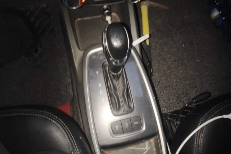 Used Chevrolet Lova RV 2018 1.5L Automatic Comfort Edition Gear Lever
