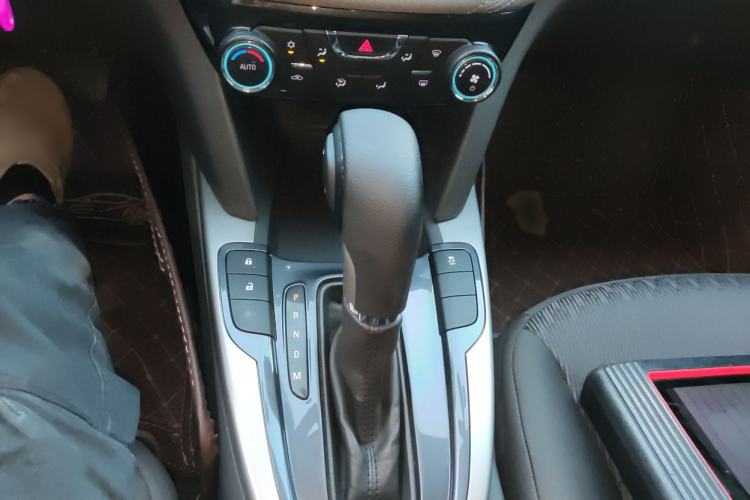 Used Chevrolet Malibu 2016 1.6T Automatic Comfort Edition Gear Lever