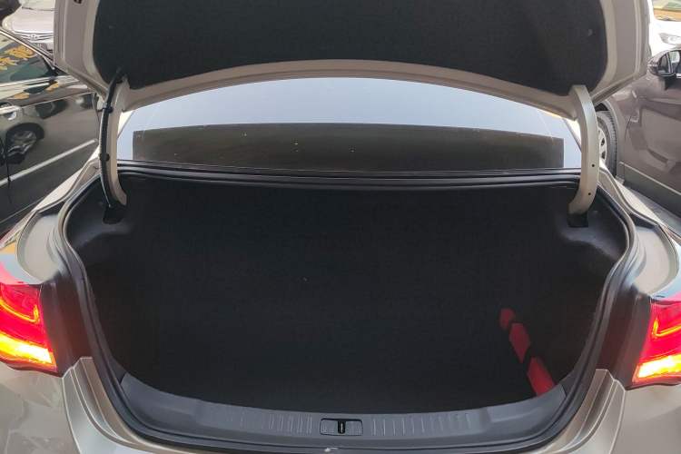 Used Chevrolet Malibu 2016 1.6T Automatic Comfort Edition Trunk