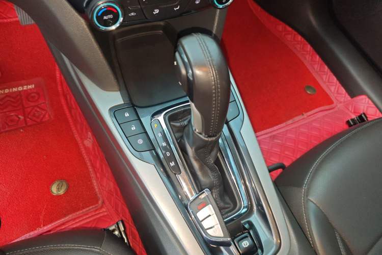 Used Chevrolet Malibu 2018 530T Automatic Fashion Edition Gear Lever