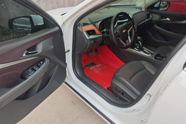 Used Chevrolet Malibu 2018 530T Automatic Fashion Edition Interior 3