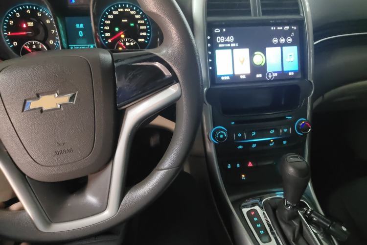 Used Chevrolet Malibu 2014 2.0L Automatic Comfort Edition Center Console