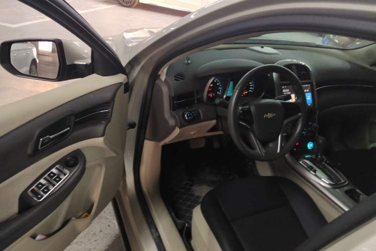 Used Chevrolet Malibu 2014 2.0L Automatic Comfort Edition Driver Seat