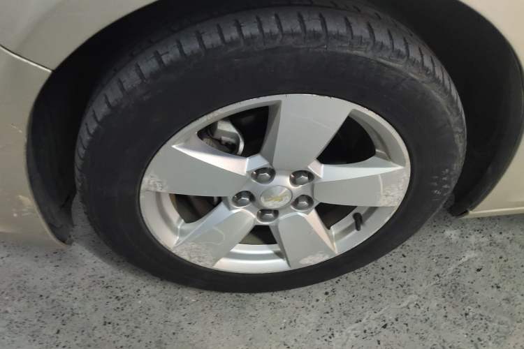 Used Chevrolet Malibu 2014 2.0L Automatic Comfort Edition Left Front Wheel Hub